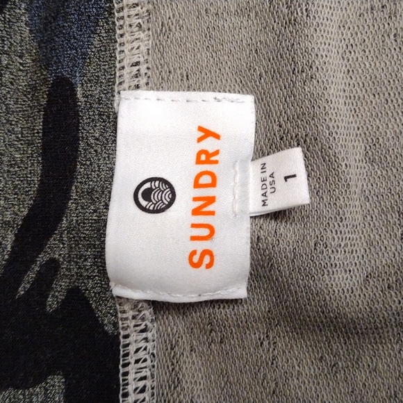 Sundry, Camo Print Skirt, Size (1) on Tag, Fits SMALL Waist Size (4-6) - Picture 3 of 4